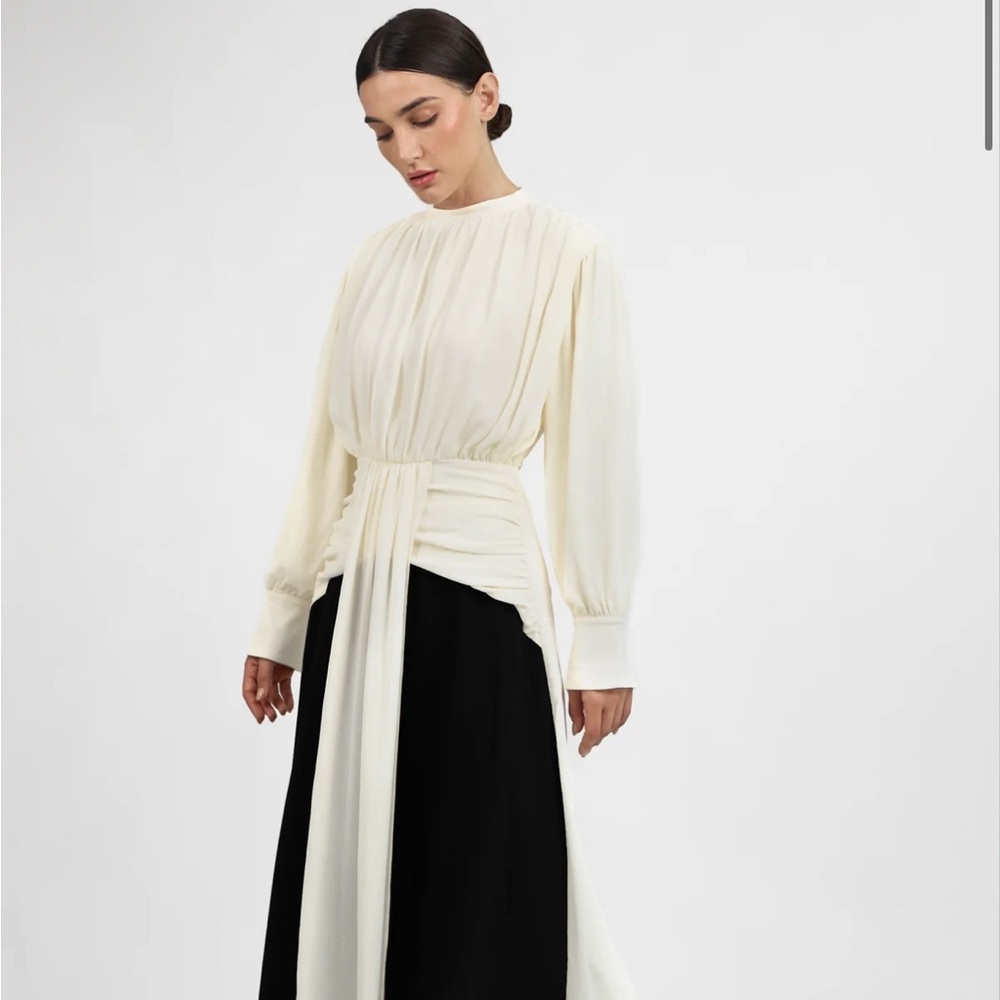 Contrast pleated maxi dress